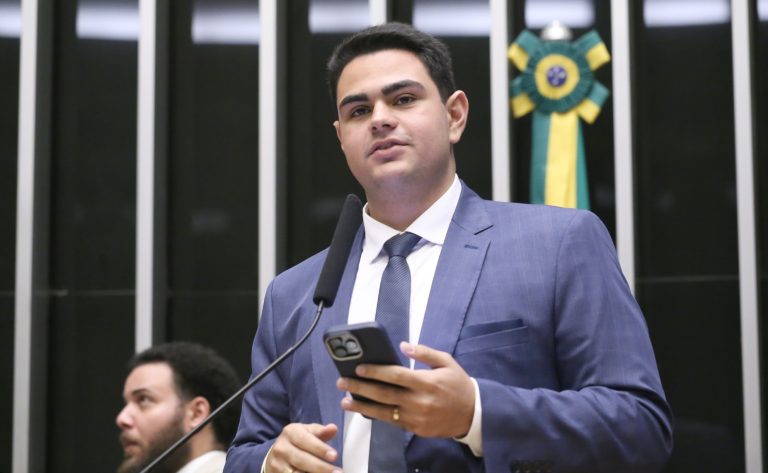 Discussão e votação de propostas legislativas. Dep. Icaro de Valmir (PL-SE)