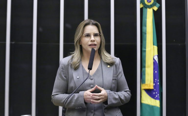 Deputada Clarissa Tércio (PP-PE) fala no Plenário da Câmara dos Deputados