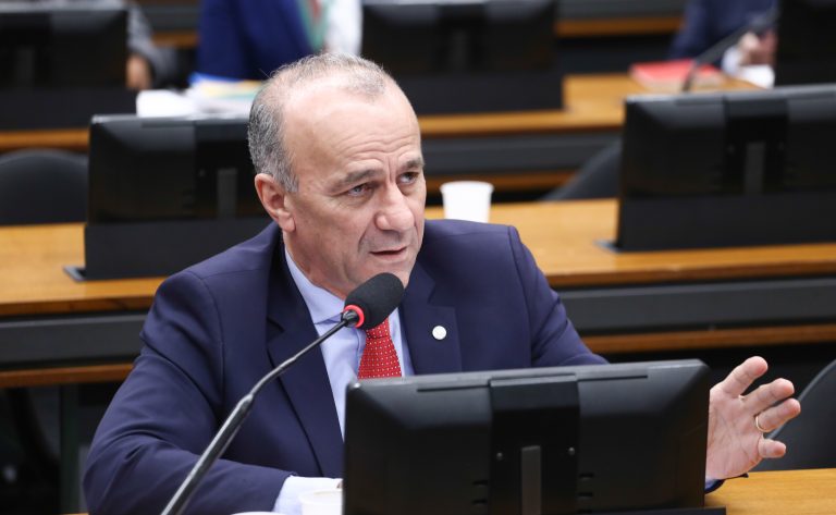 Discussão e votação de propostas legislativas. Dep. Helder Salomão (PT - ES)