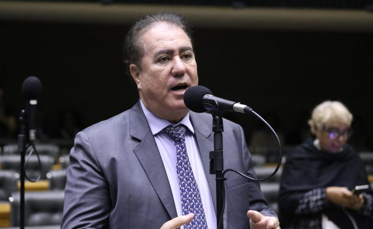 Deputado Jonas Donizette (PSB-SP) fala no Plenário da Câmara dos Deputados