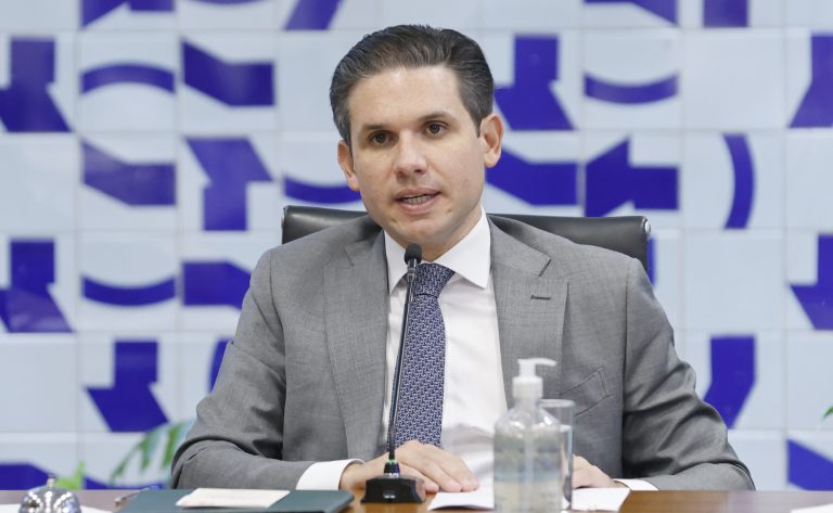 Motta preside a reunião do Colégio de Líderes