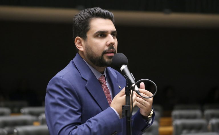 Deputado Lucas Abrahao (Rede-AP) fala no Plenário da Câmara dos Deputados