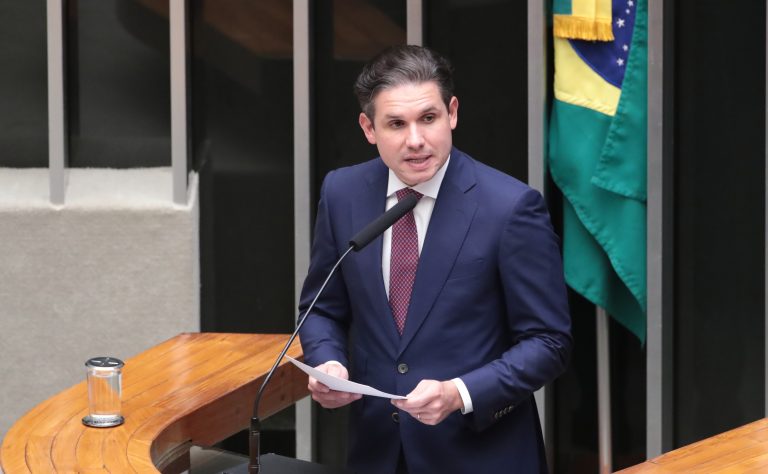 Destinada a inaugurar a 4ª Sessão Legislativa Ordinária da 57ª Legislatura. Presidente da Câmara dos Deputados, Hugo Motta (REPUBLICANOS - PB).