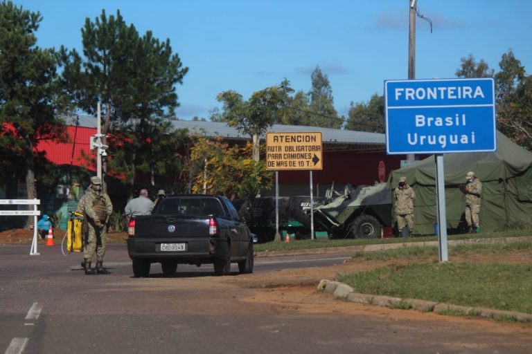 Fronteira entre Brasil e Uruguai nas cidades de Santana do Livramento (Brasil) e Rivera (Uruguai)