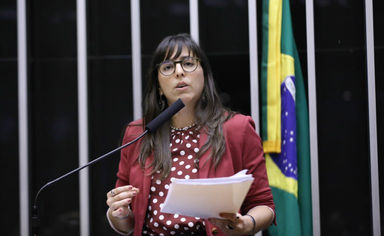 Deputada Natália Bonavides (PT-RN) fala no Plenário da Câmara dos Deputados