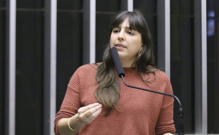 Deputada Natália Bonavides (PT-RN) fala no Plenário da Câmara dos Deputados
