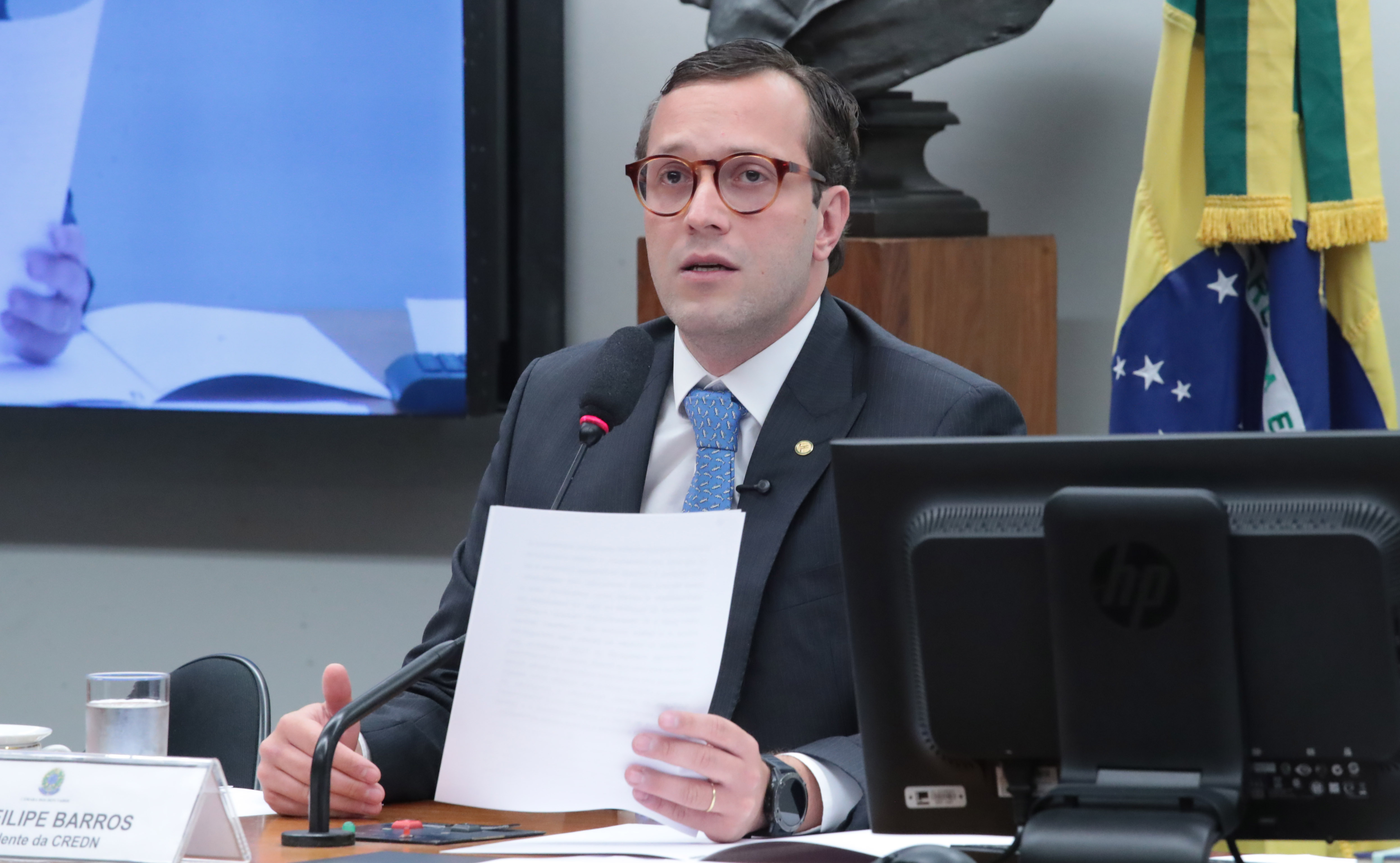 Deputado Filipe Barros (PL-PR) na Comissão de Relações Exteriores e de Defesa Nacional