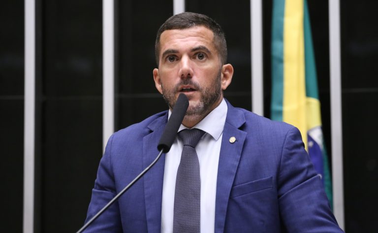 Deputado Carlos Jordy (PL-RJ) fala no Plenário da Câmara dos Deputados