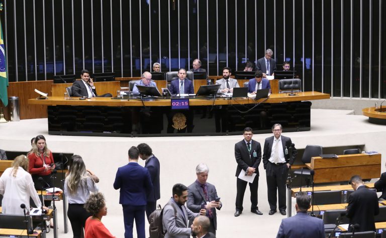 Sessão para a votação de propostas legislativas.