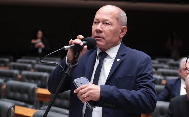 Deputado Coronel Chrisóstomo (PL-RO) fala no Plenário da Câmara dos Deputados