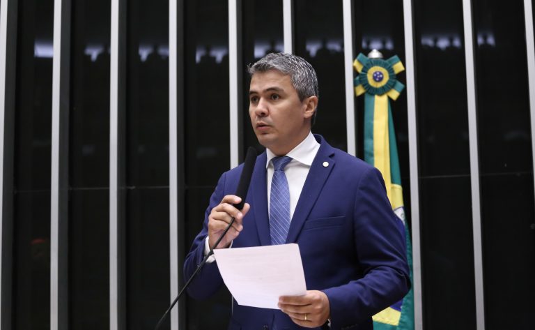 Deputado Diego Garcia (Republicanos-PR) fala no Plenário da Câmara dos Deputados