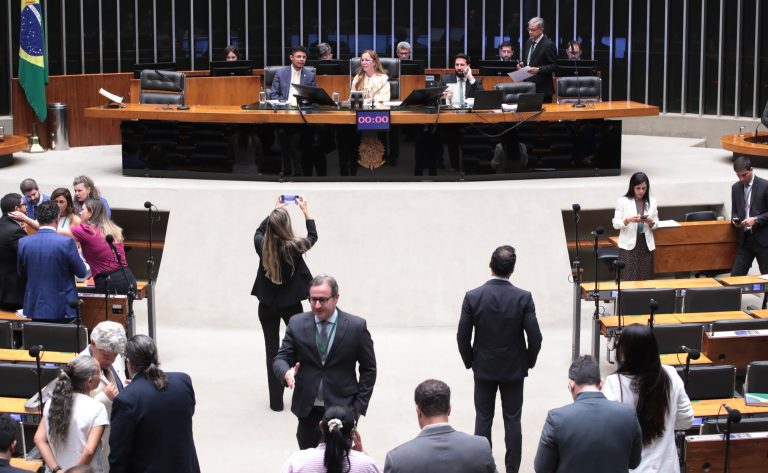 Discussão e votação de propostas legislativas