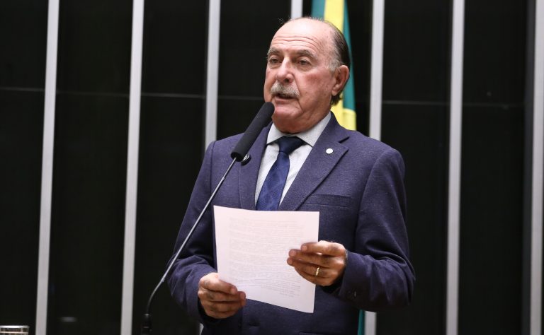 Deputado Dr. Zacharias Calil (União-GO) fala no Plenário da Câmara dos Deputados