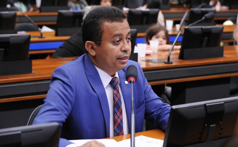 Deputado Dr. Francisco (PT-PI) fala em comissão da Câmara dos Deputados