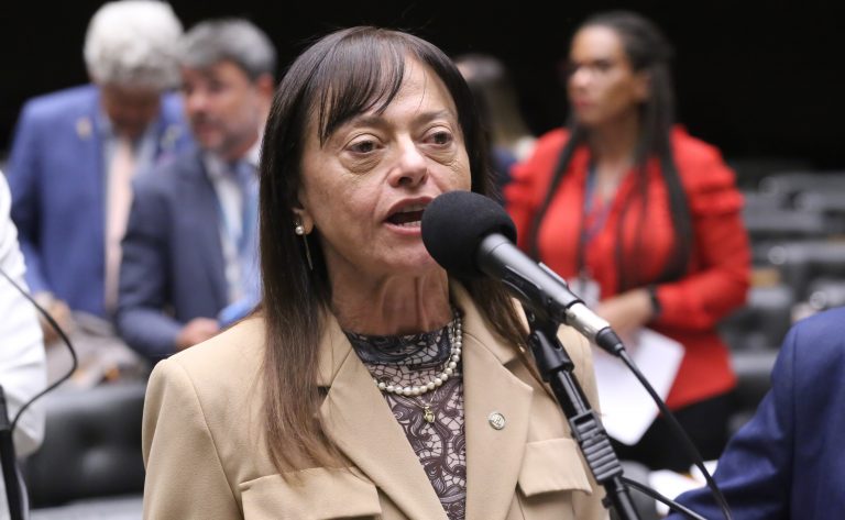 Discussão e votação de propostas legislativas. Dep. Alice Portugal (PCdoB - BA)