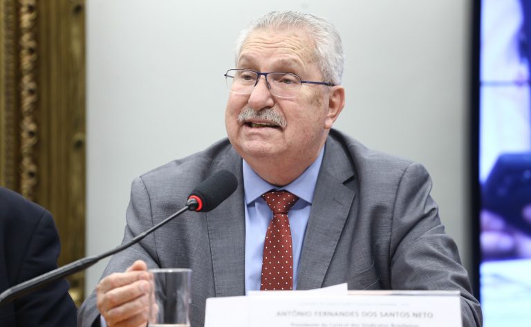 Audiência Pública – Debate sobre a <a class='linkProposicao' href='https://www.camara.leg.br/noticias/632530-pec-reduz-jornada-semanal-de-trabalho-de-44-para-36-horas'>PEC 221/2019</a> (Fim da escala 6x1). Presidente - Central dos Sindicatos Brasileiros - CSB, Antônio Fernandes dos Santos.