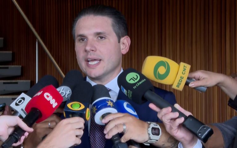 Motta concede entrevista coletiva