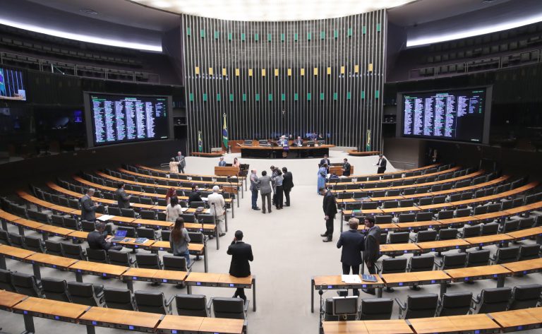 Discussão e votação de propostas legislativas