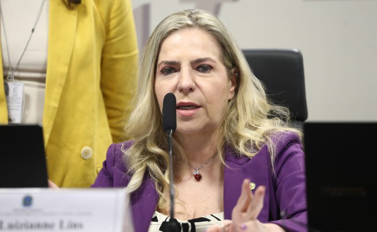 Instalação da comissão e eleição de presidente e vice-presidente. Dep. Luizianne Lins (PT - CE)