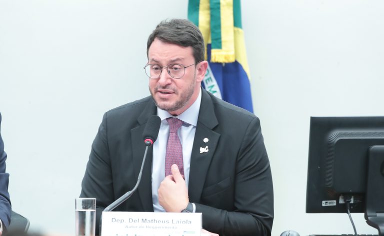 Deputado Delegado Matheus Laiola (União-PR) fala na Comissão de Meio Ambiente e Desenvolvimento Sustentável da Câmara dos Deputados
