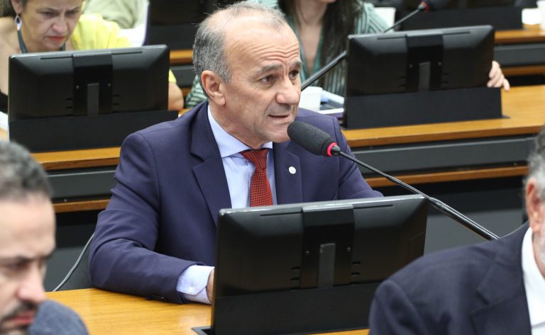 Discussão e votação de propostas legislativas. Dep. Helder Salomão (PT-ES)