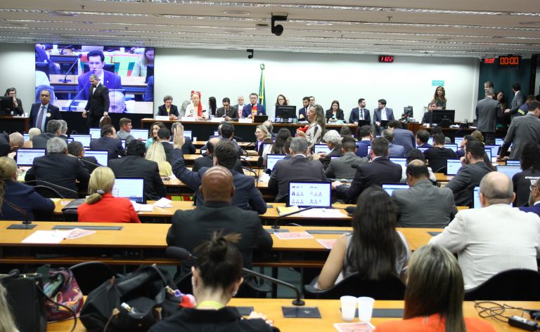 Discussão e votação do parecer do relator.