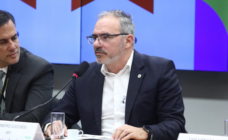 Audiência Pública - Impactos das bets sobre a economia nacional e a saúde pública. Coordenador-Geral de Regulação da Secretaria de Prêmios e Apostas - Ministério da Fazenda - MF, Leandro dos Reis Lucchesi.