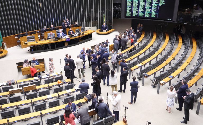 Discussão e Votação de propostas legislativas