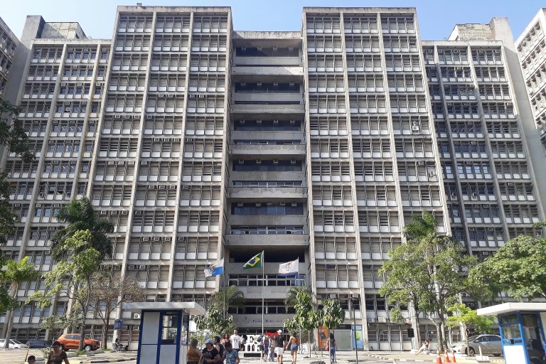 Fachada da Universidade Estadual do Rio de Janeiro (UERJ)