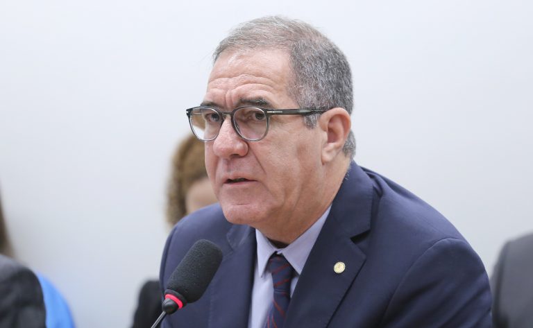 Ministro de Minas e Energia fala sobre assuntos da pasta. Dep. Luiz Gastão (PSD-CE)