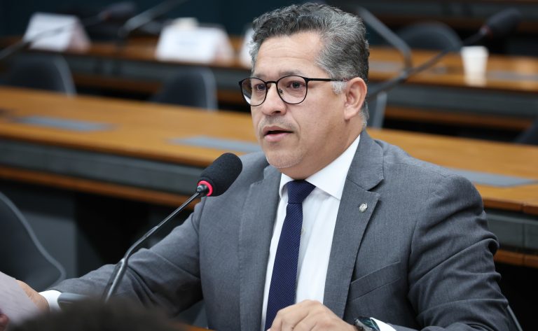 Deputado Dorinaldo Malafaia (PDT-AP) fala em comissão da Câmara dos Deputados