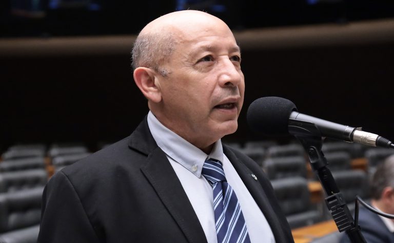 Discussão e votação do parecer do relator. Dep. Alfredinho (PT - SP)