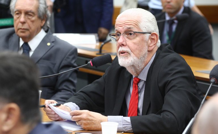 Deputado Jorge Solla (PT-BA) fala em comissão da Câmara dos Deputados