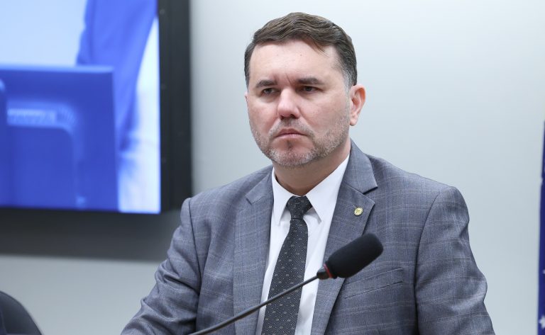 Deputado Moses Rodrigues (União-CE) em comissão da Câmara dos Deputados