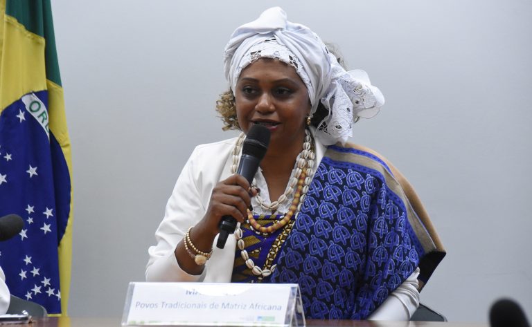 Audiência Pública - Intolerância religiosa contra povos e comunidades tradicionais de matrizes africanas e de terreiros. Participante, Mãe Zana.