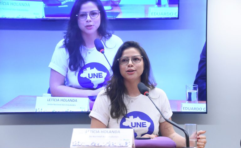 Audiência Pública - Metodologias de correção do ENEM, em especial da prova de redação. Diretora de Relações Institucionais da União Nacional dos Estudantes (UNE), Leticia Holanda.