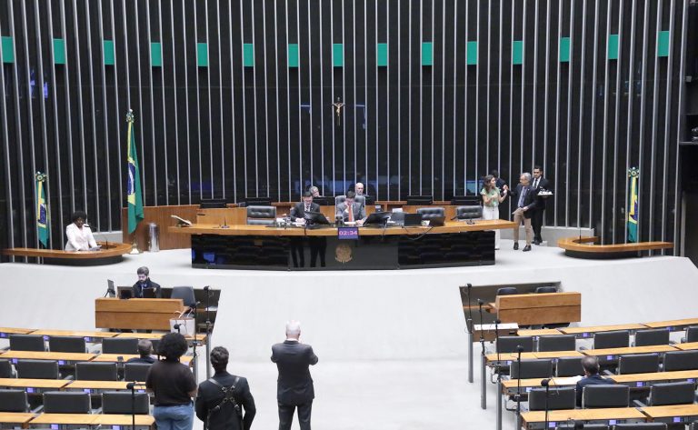 Discussão e votação de propostas legislativas