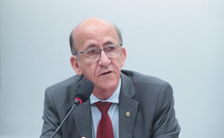 Deputado Rubens Otoni (PT-GO) em comissão da Câmara dos Deputados