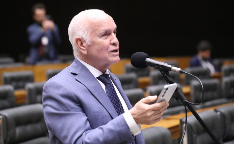 Deputado Gilberto Nascimento (Podemos-SP) fala no Plenário da Câmara dos Deputados