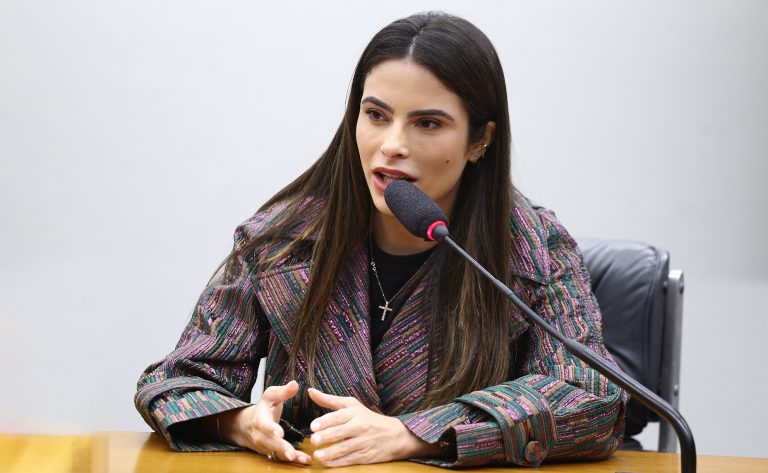 Deputada Yandra Moura (União-SE) fala no Plenário da Câmara dos Deputados