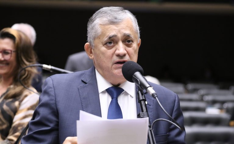 Discussão e votação de propostas legislativas. Dep. José Guimarães (PT-CE)