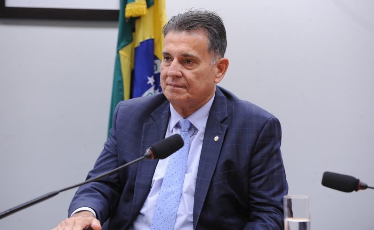 Deputado Coronel Meira fala ao microfone