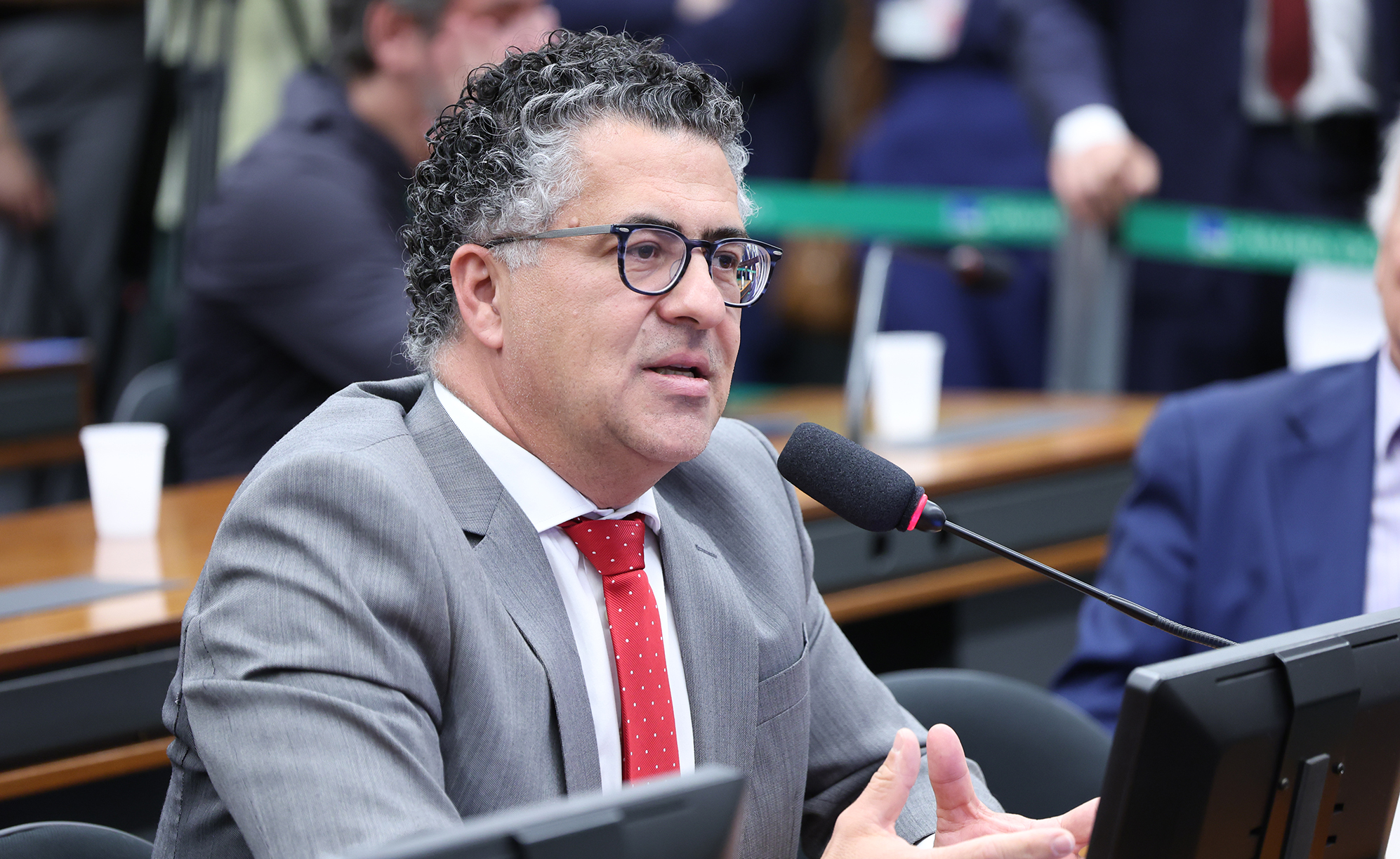 Deputado Alencar Santana (PT-SP) fala em comissão da Câmara dos Deputados