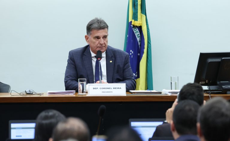 Deputado Coronel Meira fala ao microfone