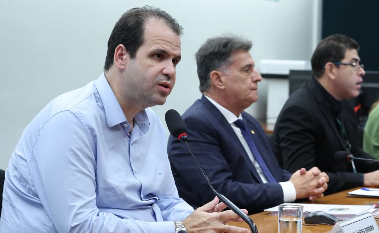Discussão e votação do parecer do relator. Dep. Aureo Ribeiro (SOLIDARIEDADE-RJ)
