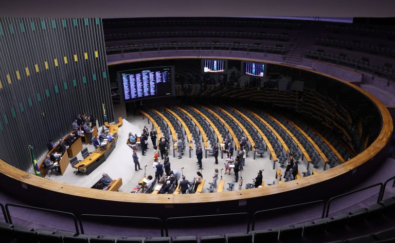 Discussão e votação de propostas legislativas.