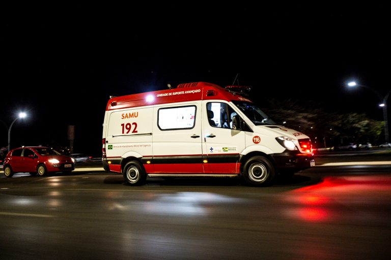 Saúde - ambulância - Samu emergências primeiros socorros atendimentos