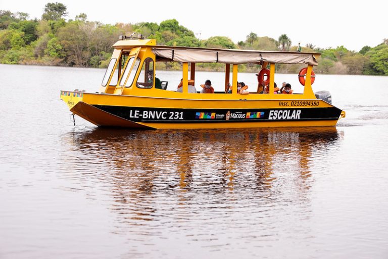 Educação - geral - transporte escolar - transporte de barcos - população ribeirinha - 15.06.21 - Prefeitura de Manaus revitaliza lanchas escolares da rede municipal de ensino