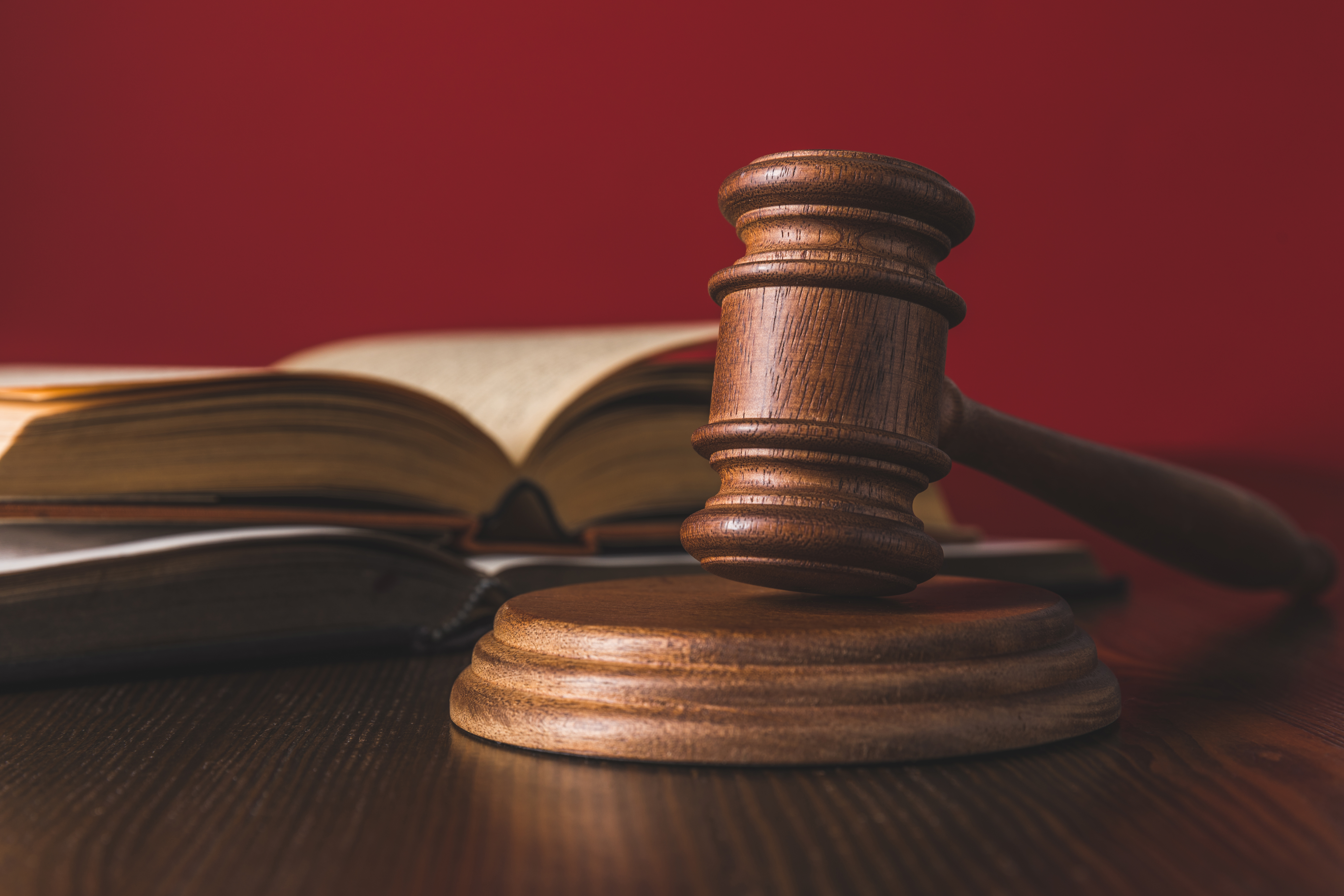 Direito e Justiça - Geral - Direito - Justiça - Juiz - juizado - julgamento - condenação - prisão - sentença - símbolos da justiça - Judiciário