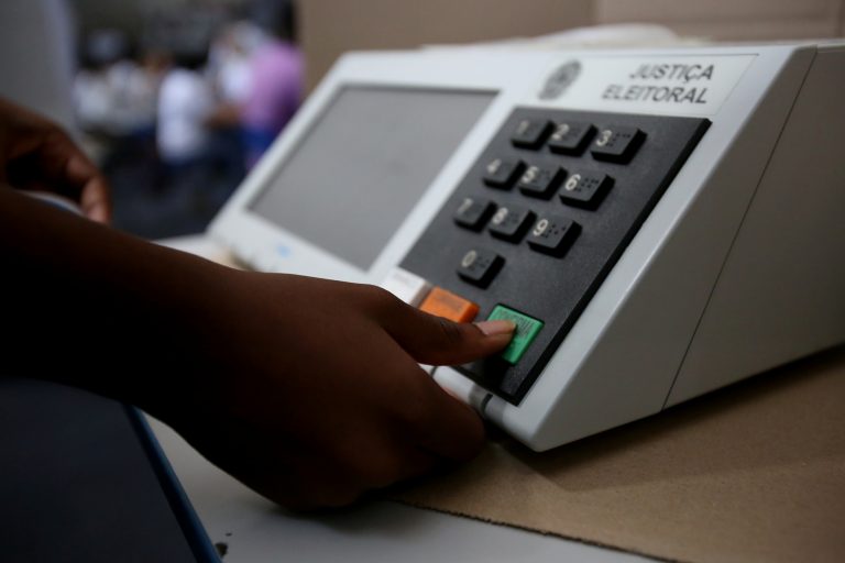 Eleições - votação - urna eletrônica